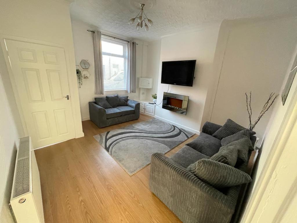 Hindley Cheerful 2 Bedroom House מראה חיצוני תמונה